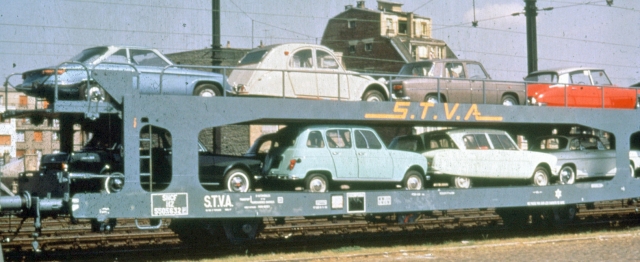 HO] : Set de 2 wagons porte-auto TA52 SIMCA, couleur grise, Ep. IV, SNCF - MAKETTE 4439 - Paris Modélisme